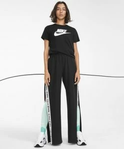 Tout neuf ???? TEE ???? SHIRT MC Multisport Femme NIKE NSW ESSNTL ICON FUTURA ???? -ADIDAS Store 1452188 8967548174366