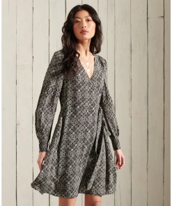 Le moins cher ???? Mode- Lifestyle Femme Superdry Robe Bohème Femme Superdry NOIR ???? -ADIDAS Store ffeedd41a4244ae18cd0a1c282d91ae2